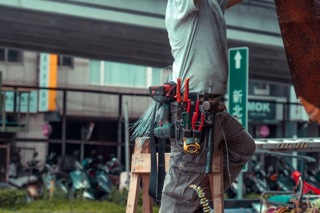 Electrician in Kuwait providing AC repair and appliance repair services