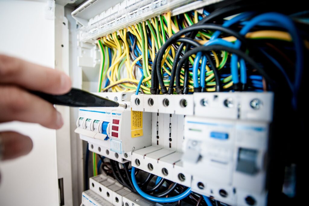 Emergency Electrician Kuwait providing 24 hour electrical repair services for homes and businesses