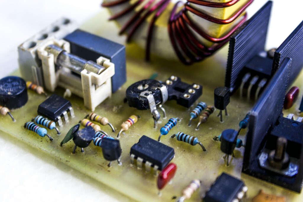 24 Hour Electrician Kuwait professional electrical repair service